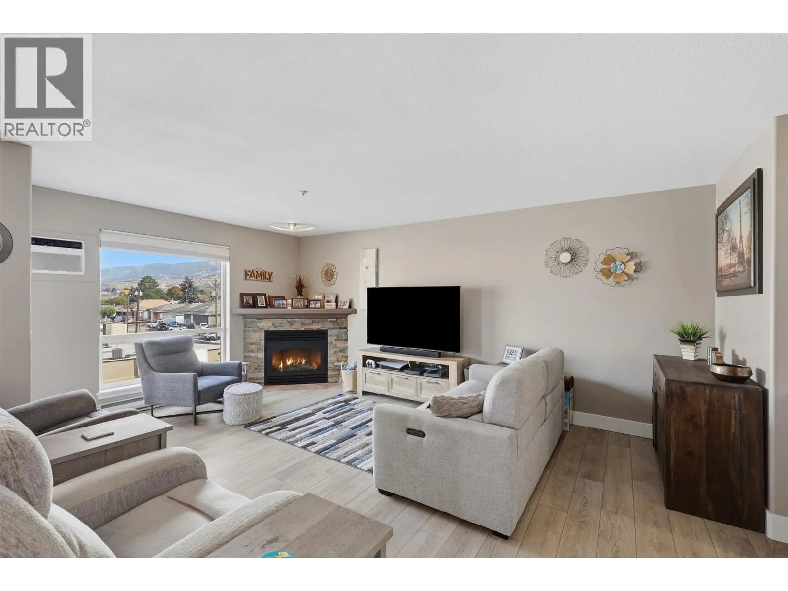 #303 683 Victoria Street, Kamloops, BC photo 3