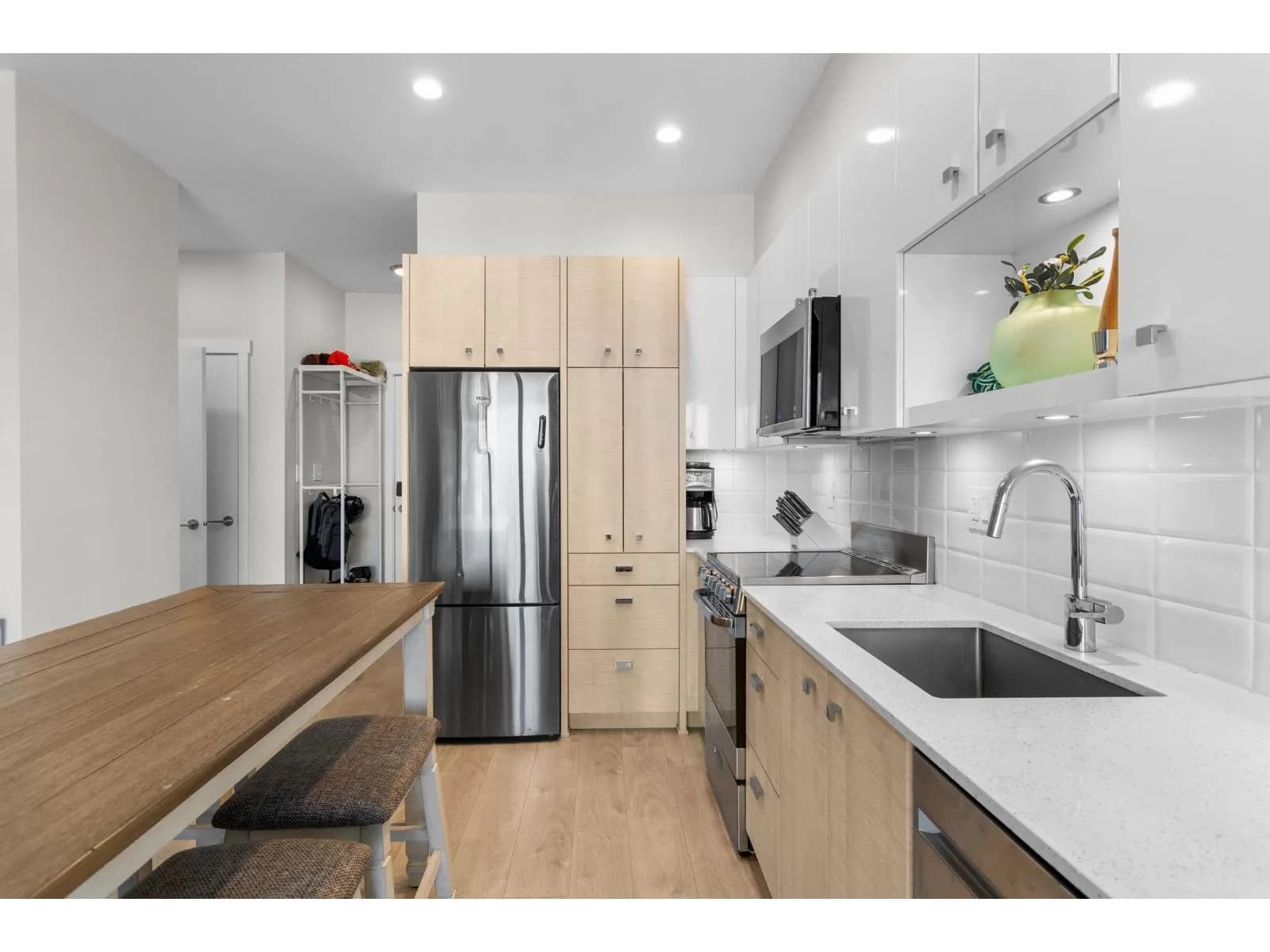 #518 10838 WHALLEY BOULEVARD, Surrey, BC photo 3