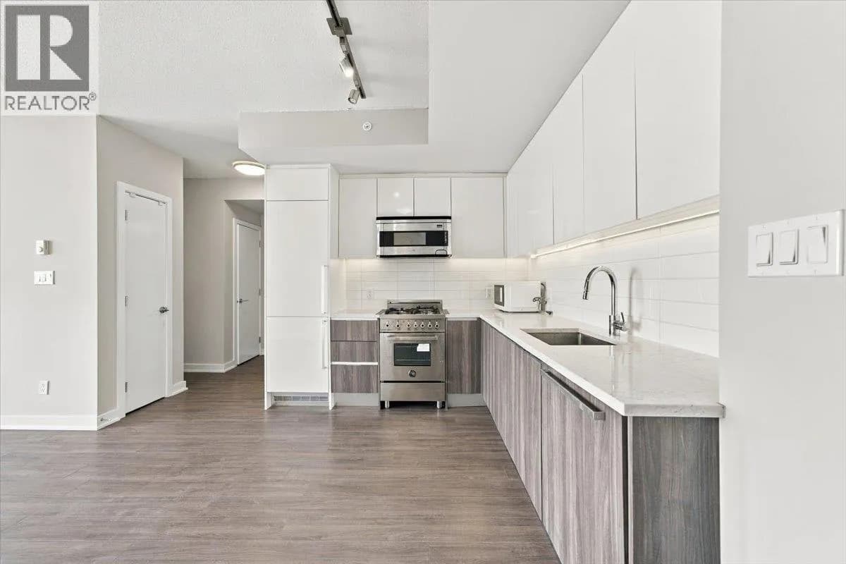 #3708 4900 LENNOX LANE, Burnaby, BC photo 5