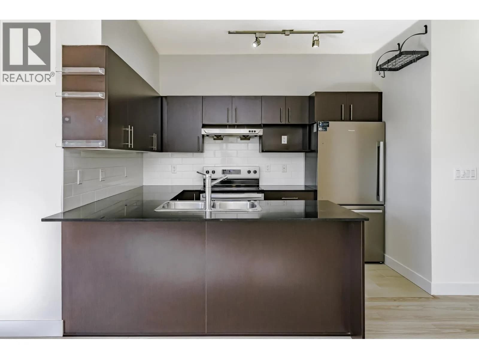#107 1633 MACKAY AVENUE, North Vancouver, BC photo 2