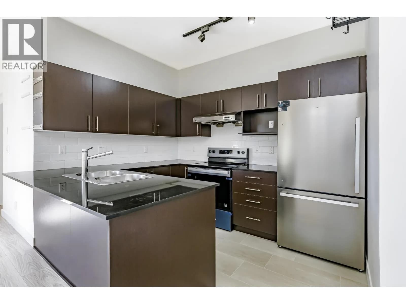 #107 1633 MACKAY AVENUE, North Vancouver, BC photo 3