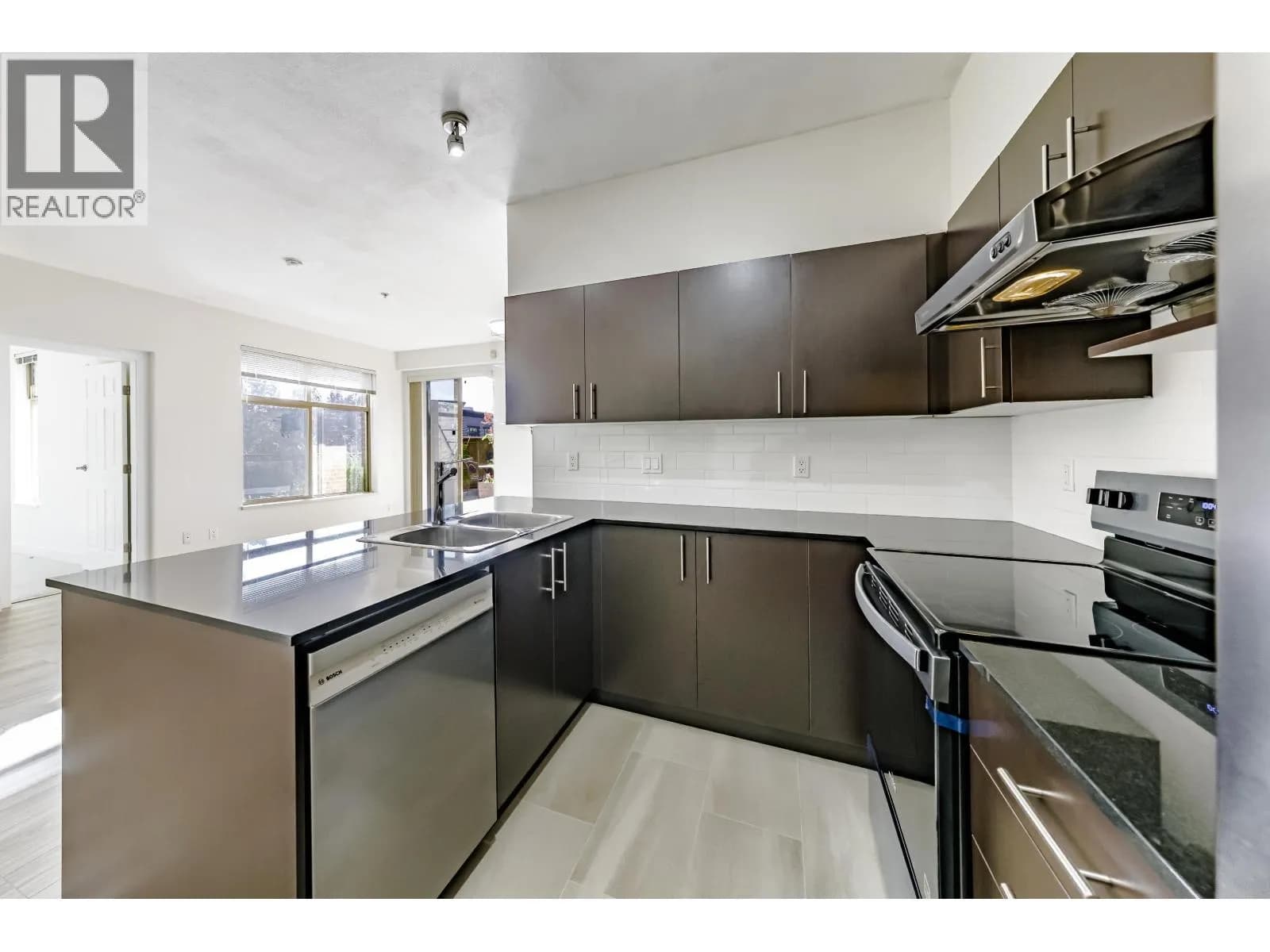 #107 1633 MACKAY AVENUE, North Vancouver, BC photo 4