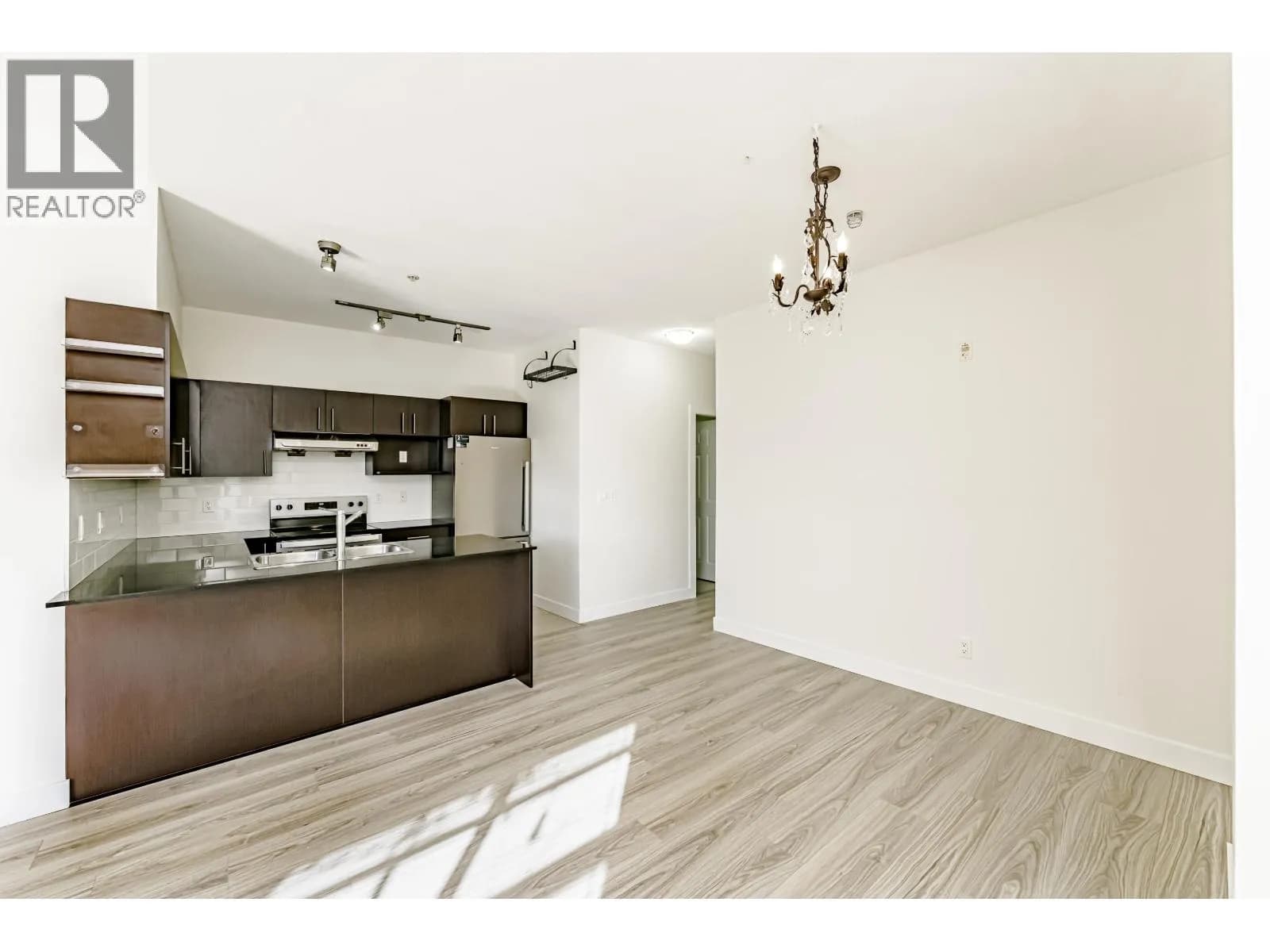 #107 1633 MACKAY AVENUE, North Vancouver, BC photo 5