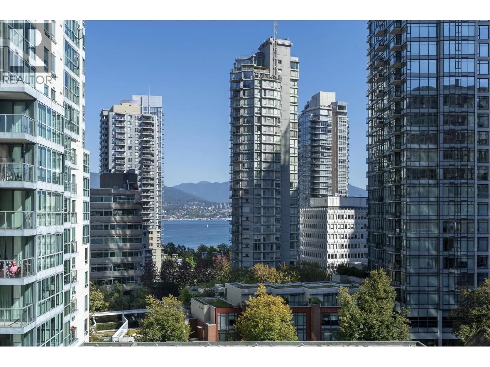 #607 1239 W GEORGIA STREET, Vancouver, BC photo 2
