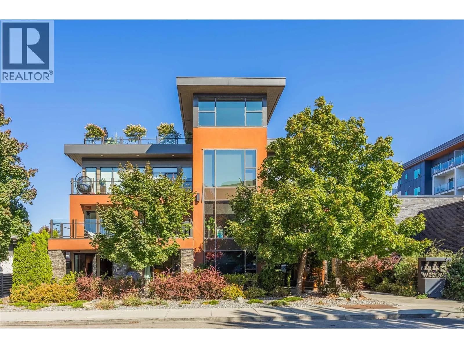 #102 446 WEST Avenue, Kelowna, BC photo 2