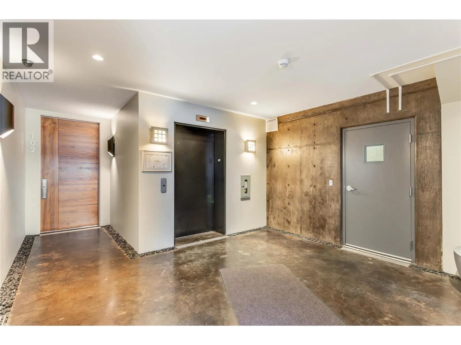 #102 446 WEST Avenue, Kelowna, BC photo 4