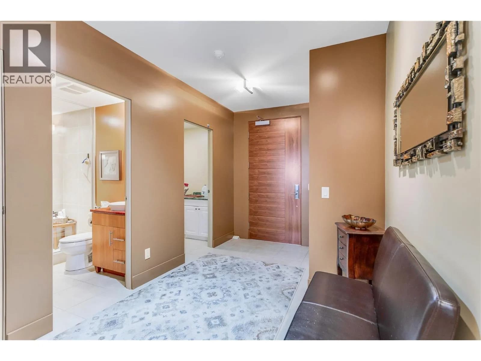 #102 446 WEST Avenue, Kelowna, BC photo 5