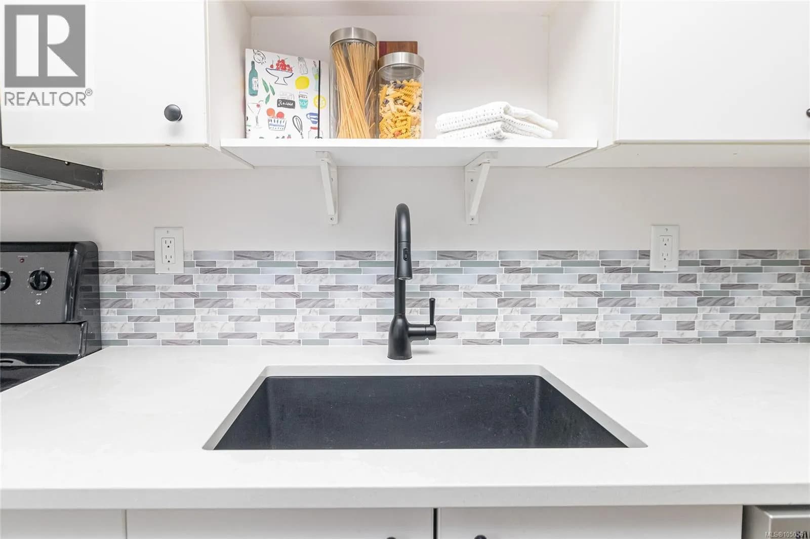 #303 932 Johnson St, Victoria, BC photo 5