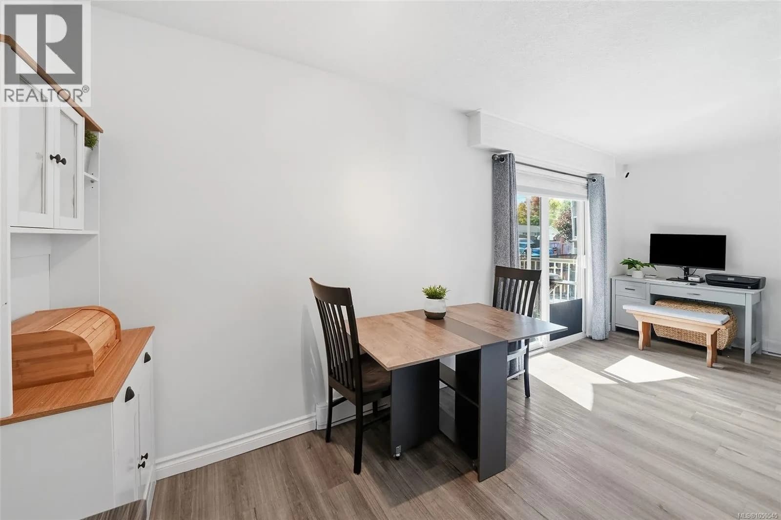 #6 129 Sixth Ave E, Qualicum Beach, BC photo 3