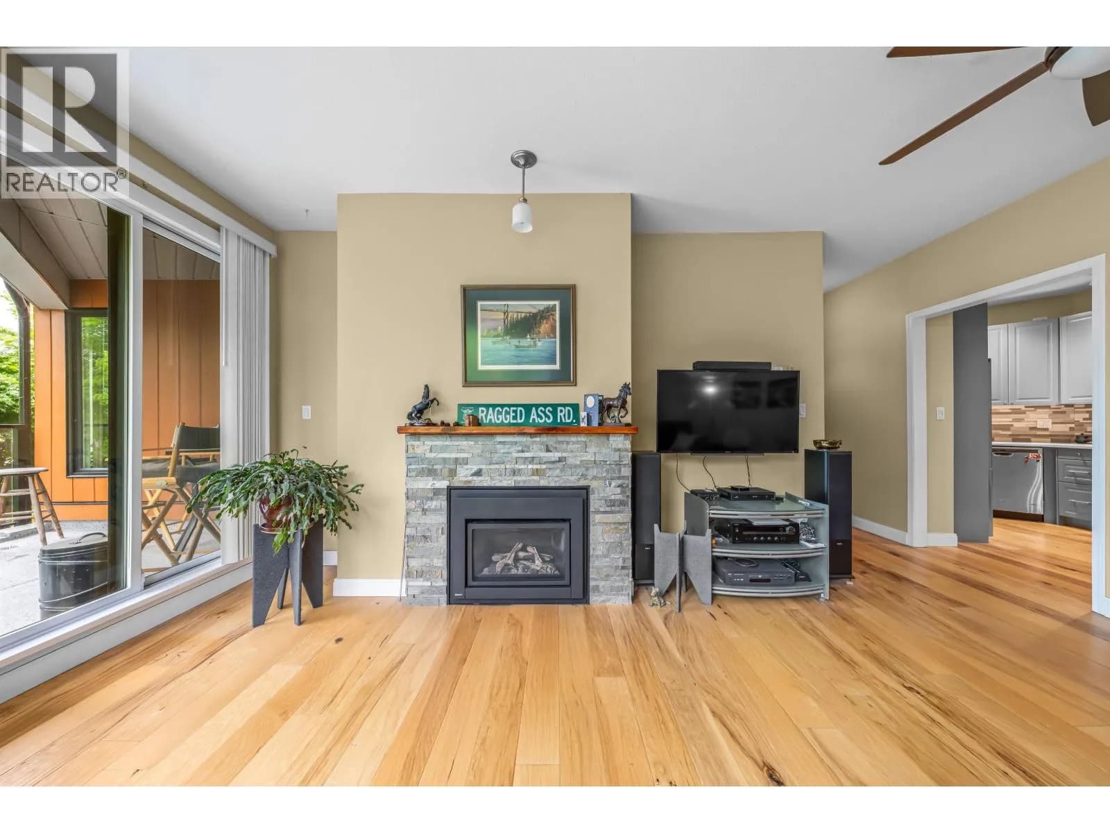 #204 1150 QUAYSIDE DRIVE, New Westminster, BC photo 2