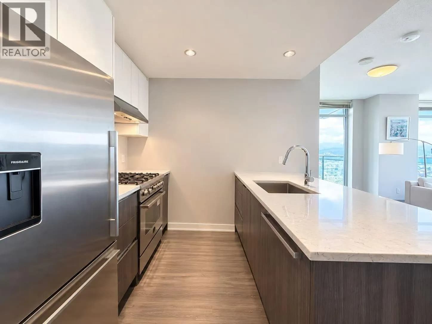 #2506 4900 LENNOX LANE, Burnaby, BC photo 5