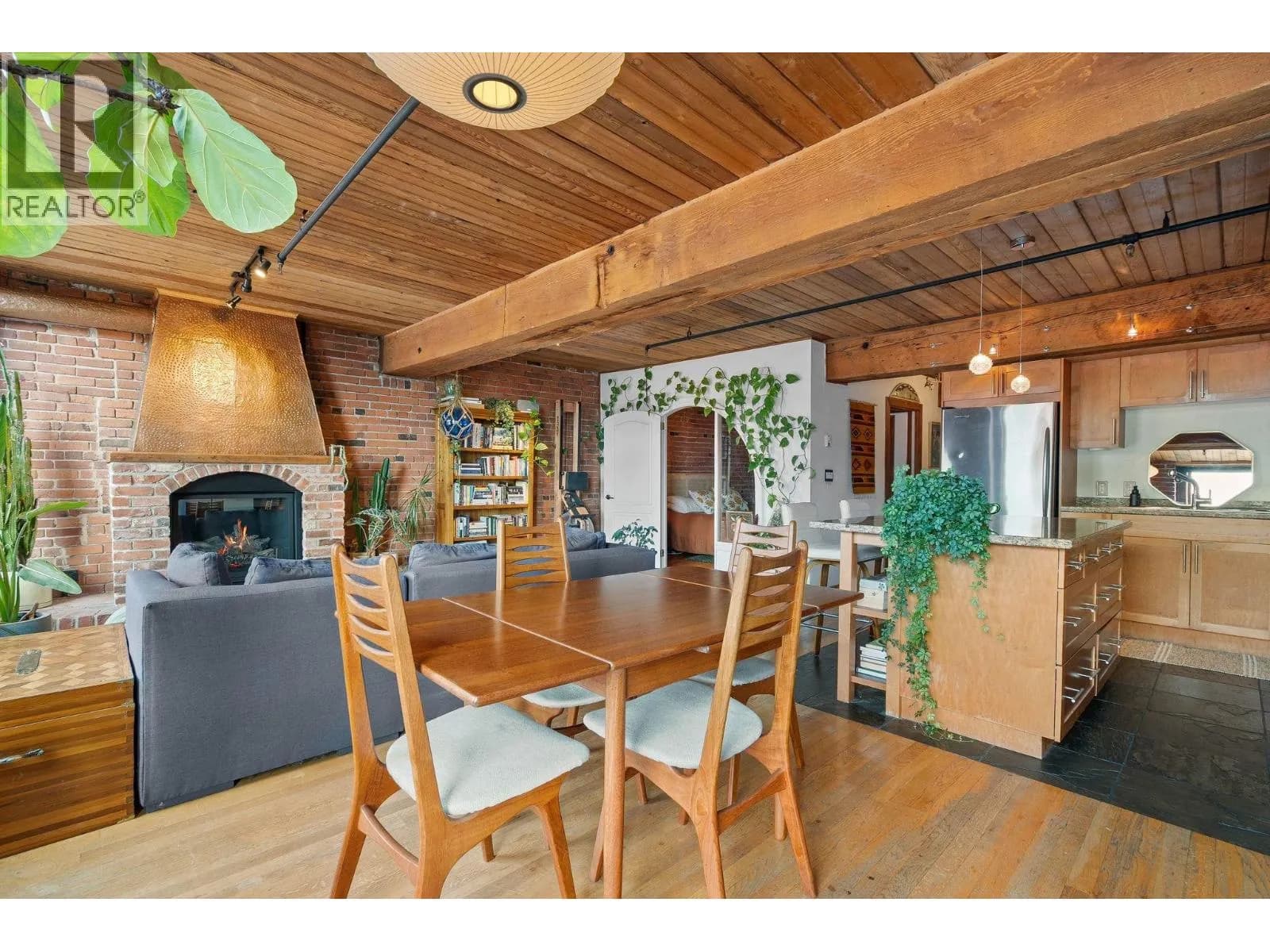 #305 41 ALEXANDER STREET, Vancouver, BC photo 3