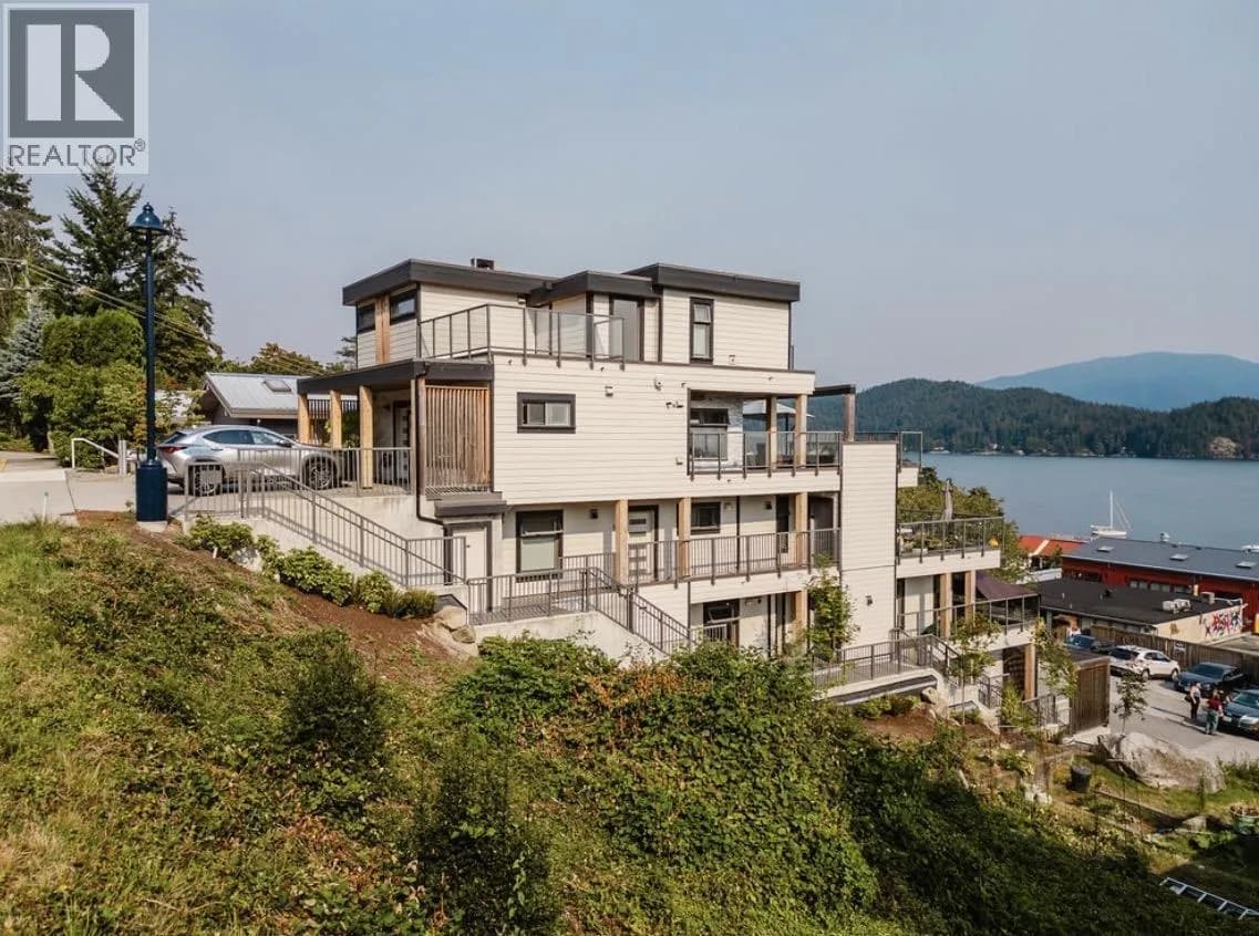 #102 524 S FLETCHER ROAD, Gibsons, BC photo 2