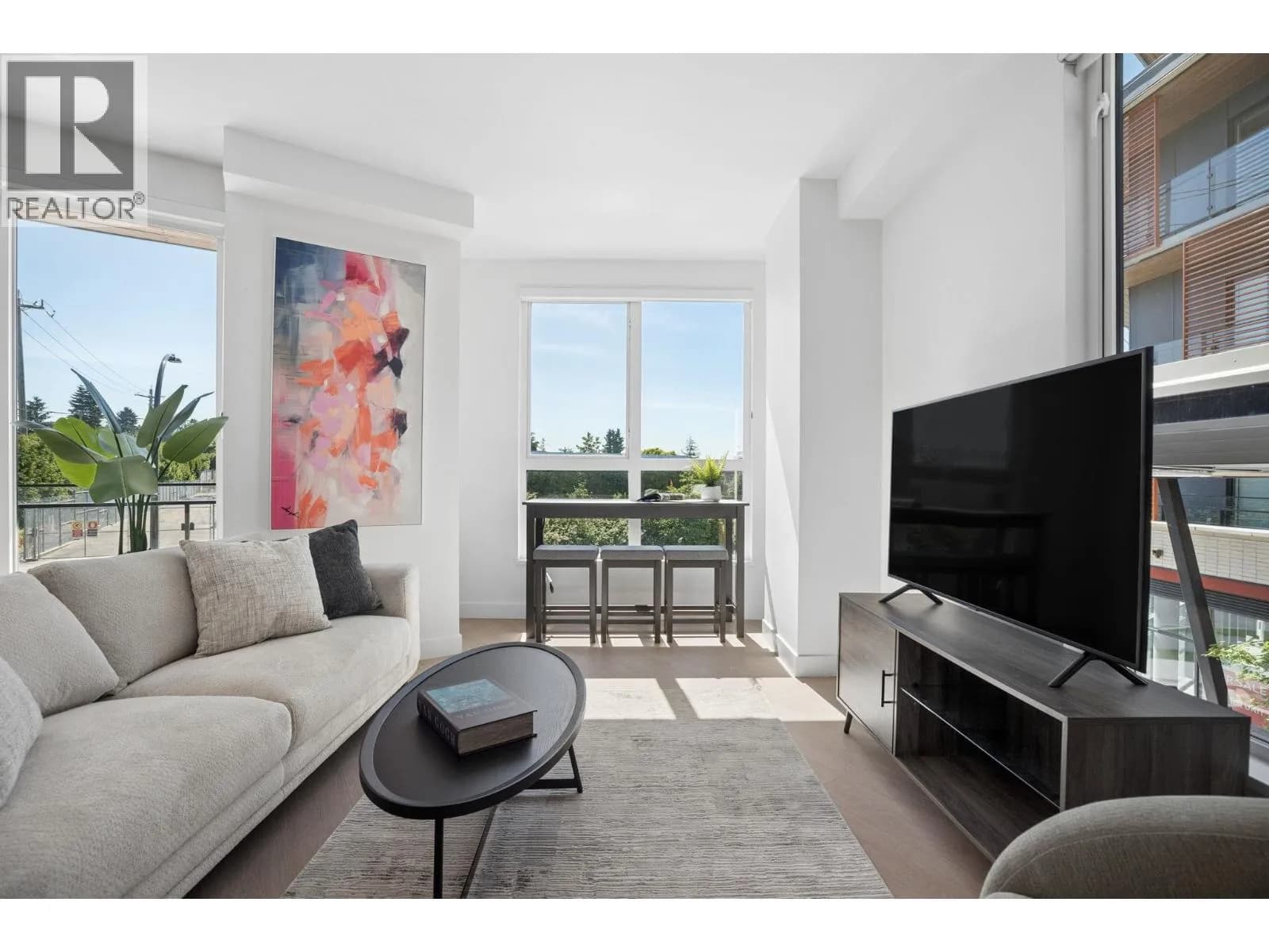 #204 333 ST. DAVIDS AVENUE, North Vancouver, BC photo 2