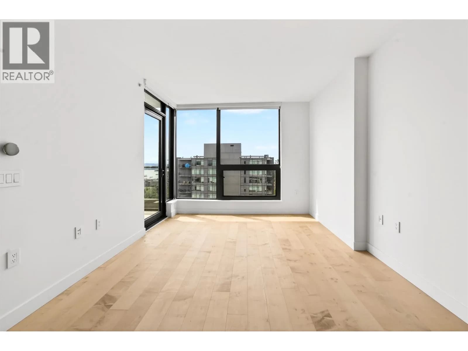#1304 135 E 13TH STREET, North Vancouver, BC photo 3