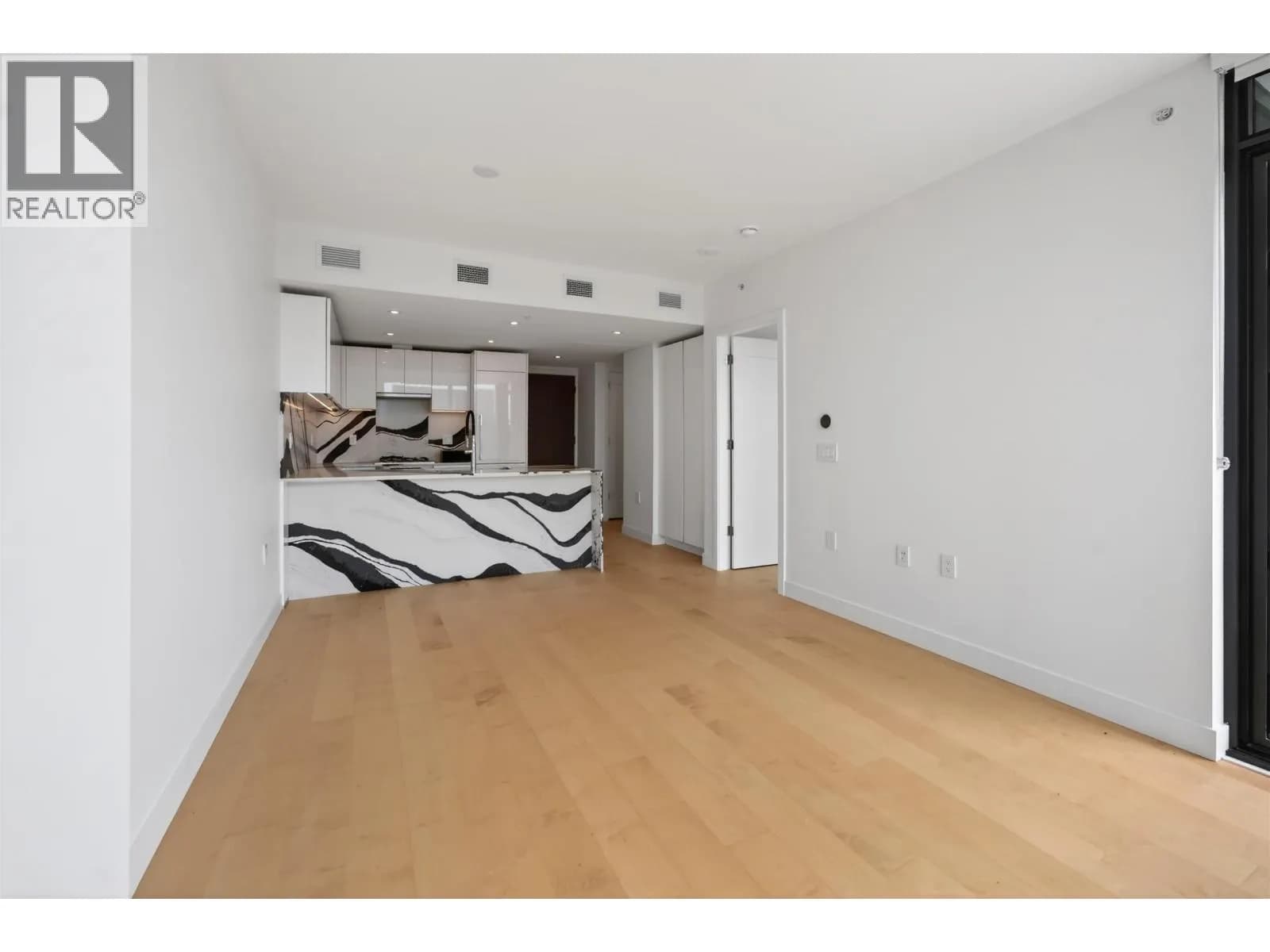 #1304 135 E 13TH STREET, North Vancouver, BC photo 5