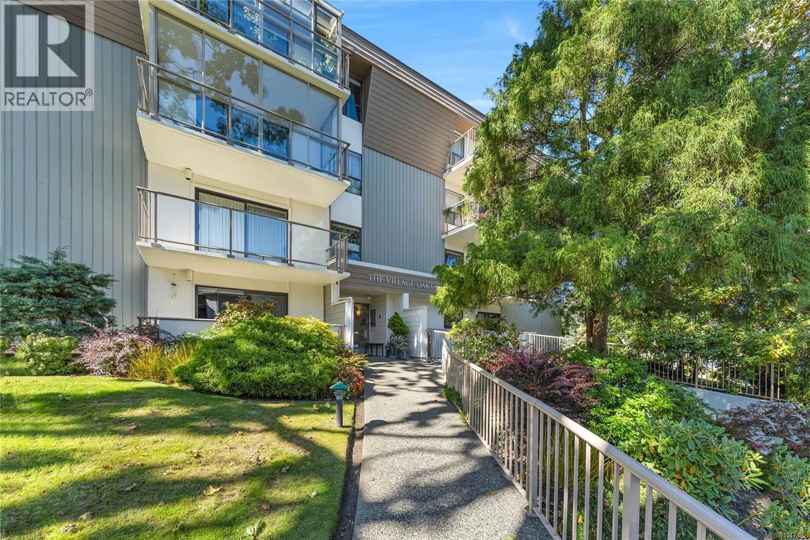 #407 2125 Oak Bay Ave, Oak Bay, BC photo 2