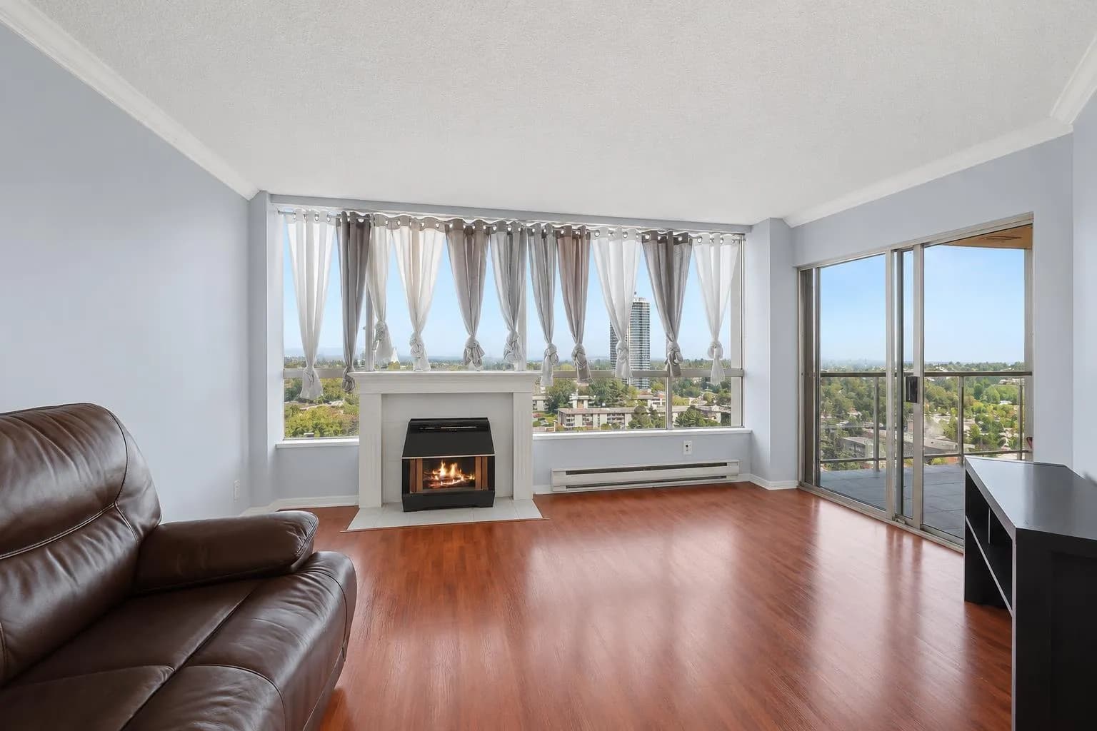 #1701 14881 103A AVENUE, Surrey, BC photo 3