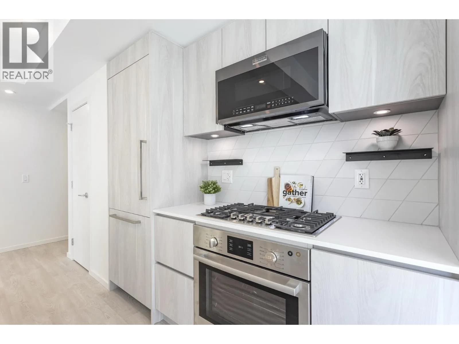 #204 3264 VANNESS AVENUE, Vancouver, BC photo 4
