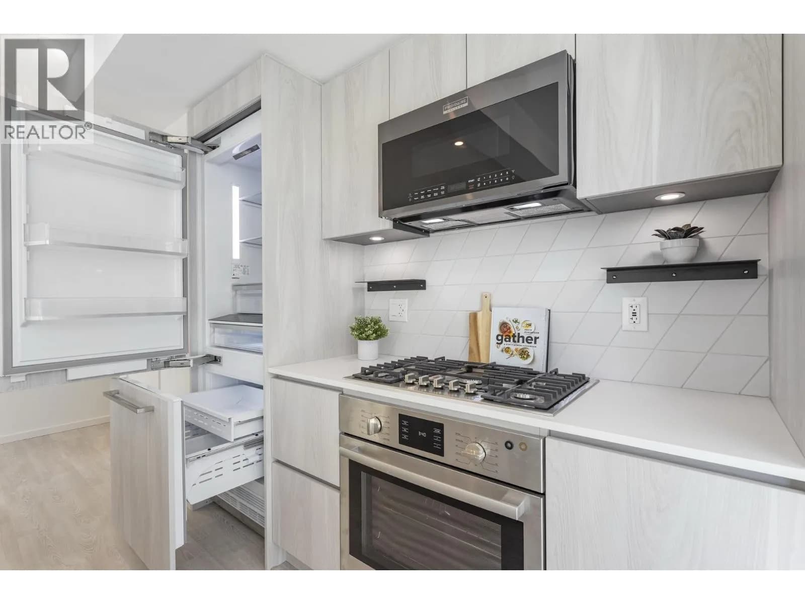 #204 3264 VANNESS AVENUE, Vancouver, BC photo 5
