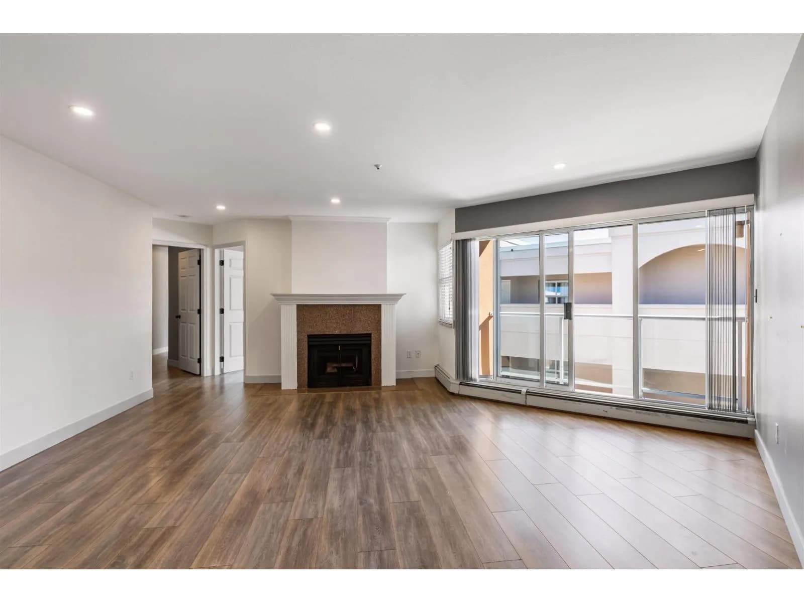 #306 15233 PACIFIC AVENUE, White Rock, BC photo 5