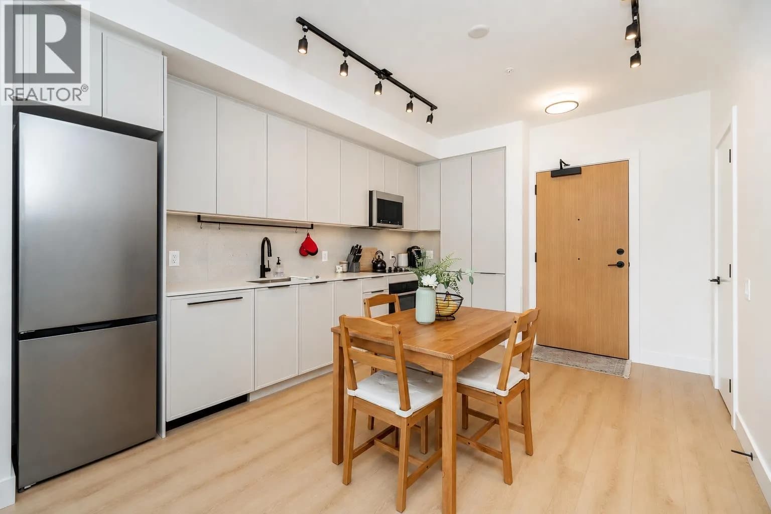 #603 3055 MURRAY STREET, Port Moody, BC photo 5