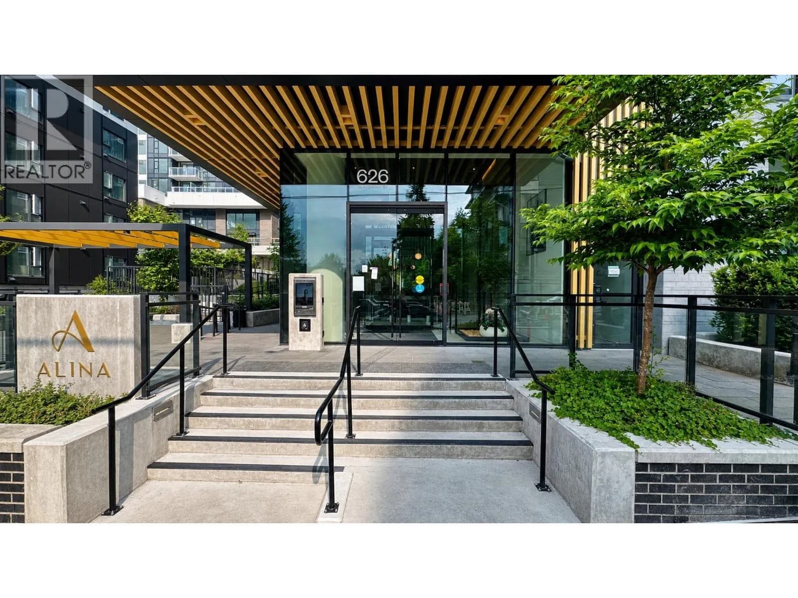 #901 626 CLAREMONT STREET, Coquitlam, BC photo 2