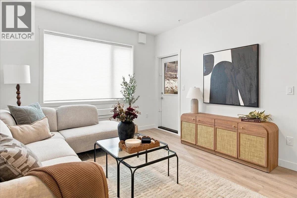 #206 1655 Aberdeen Drive, Kamloops, BC photo 3