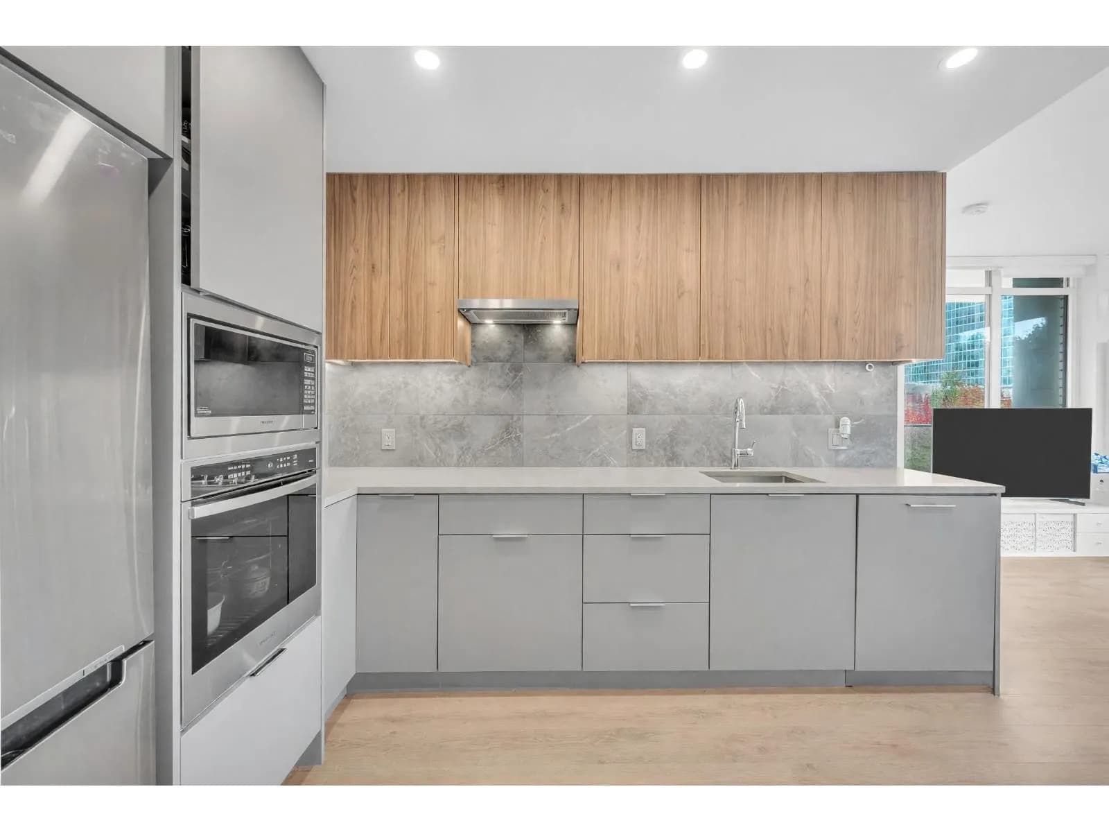 #202 13359 OLD YALE ROAD, Surrey, BC photo 3