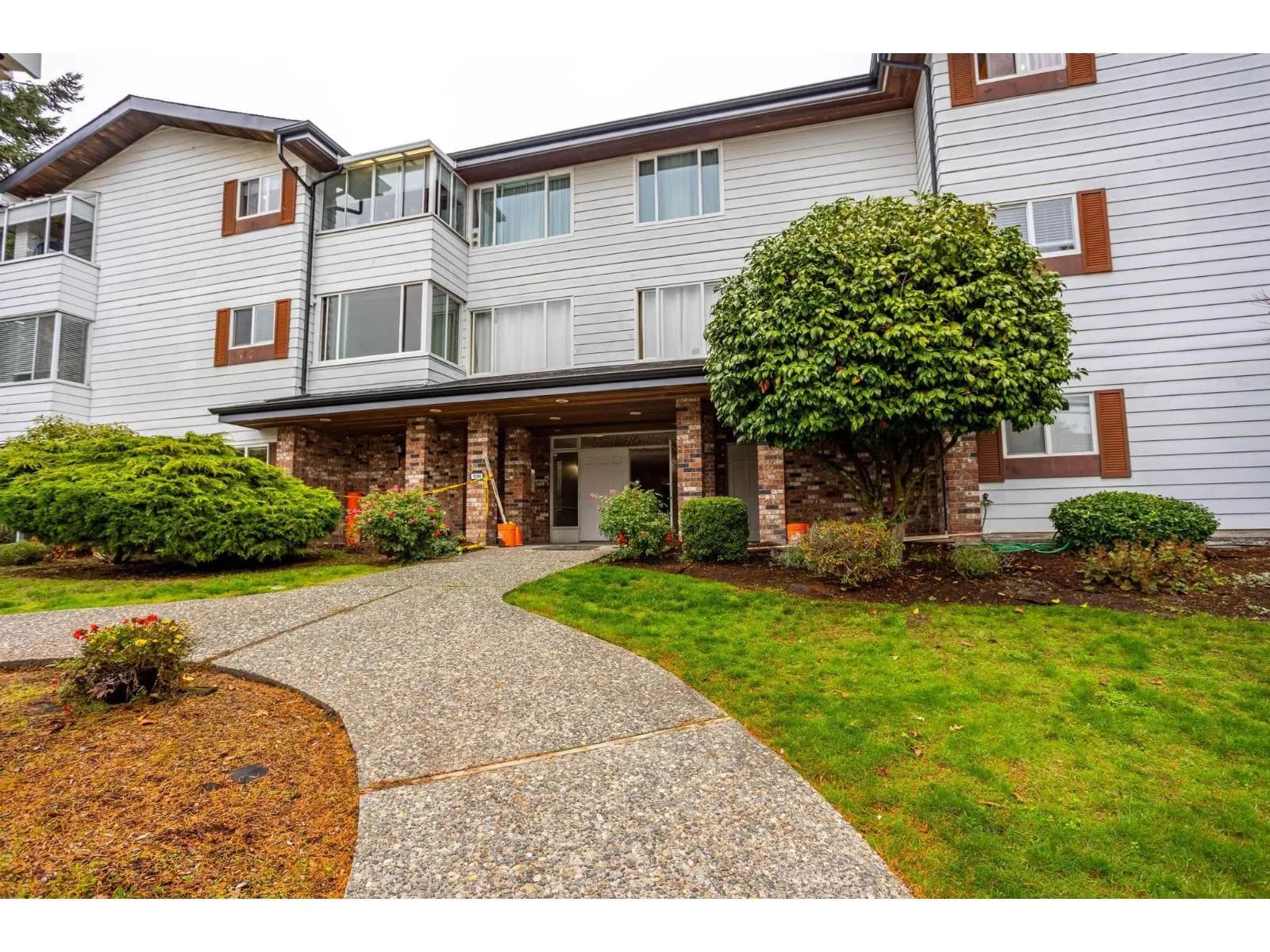 #301 1390 MARTIN STREET, White Rock, BC photo 2