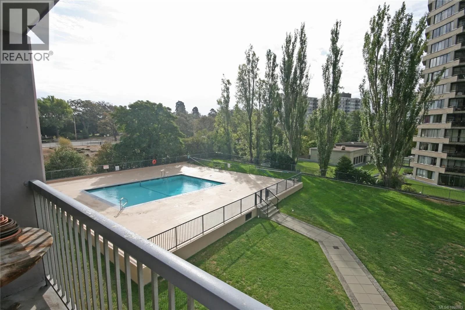 #408 647 Michigan St, Victoria, BC photo 4
