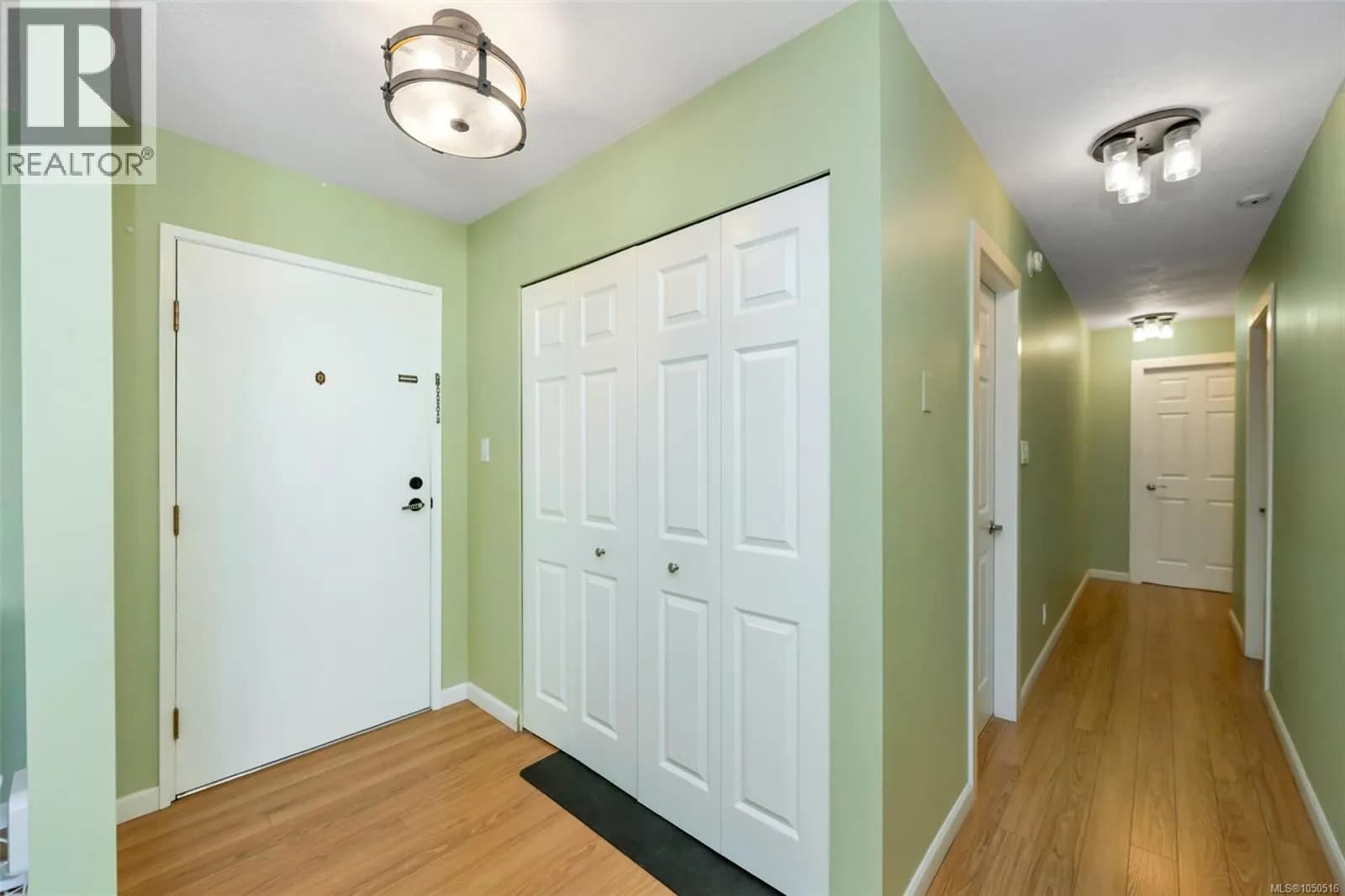 #310 853 Selkirk Ave, Esquimalt, BC photo 4