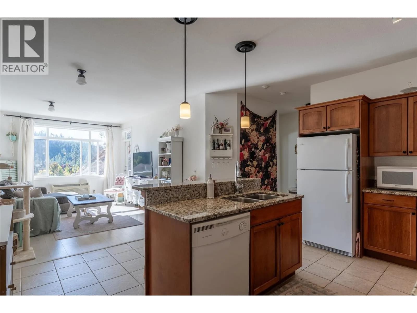 #203 2523 Shannon View Drive, West Kelowna, BC photo 3