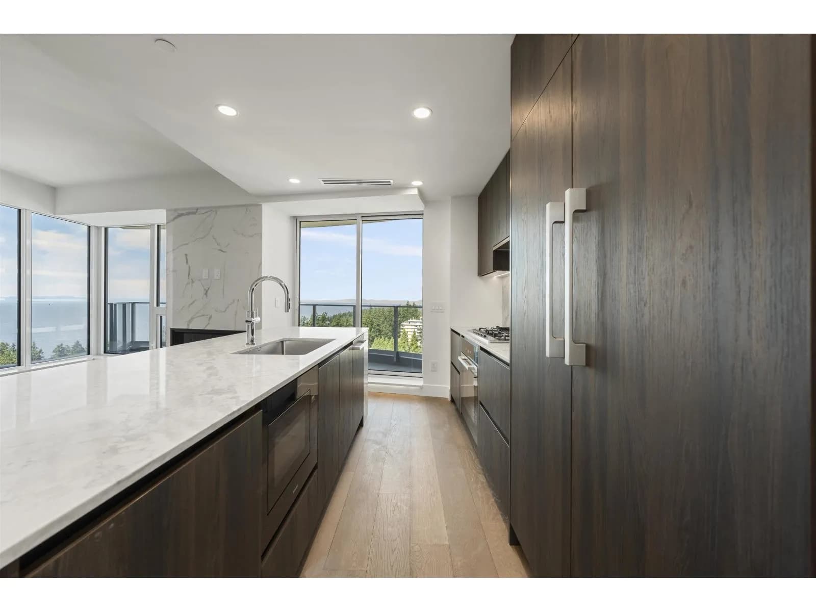 #1401 1475 FOSTER STREET, White Rock, BC photo 2