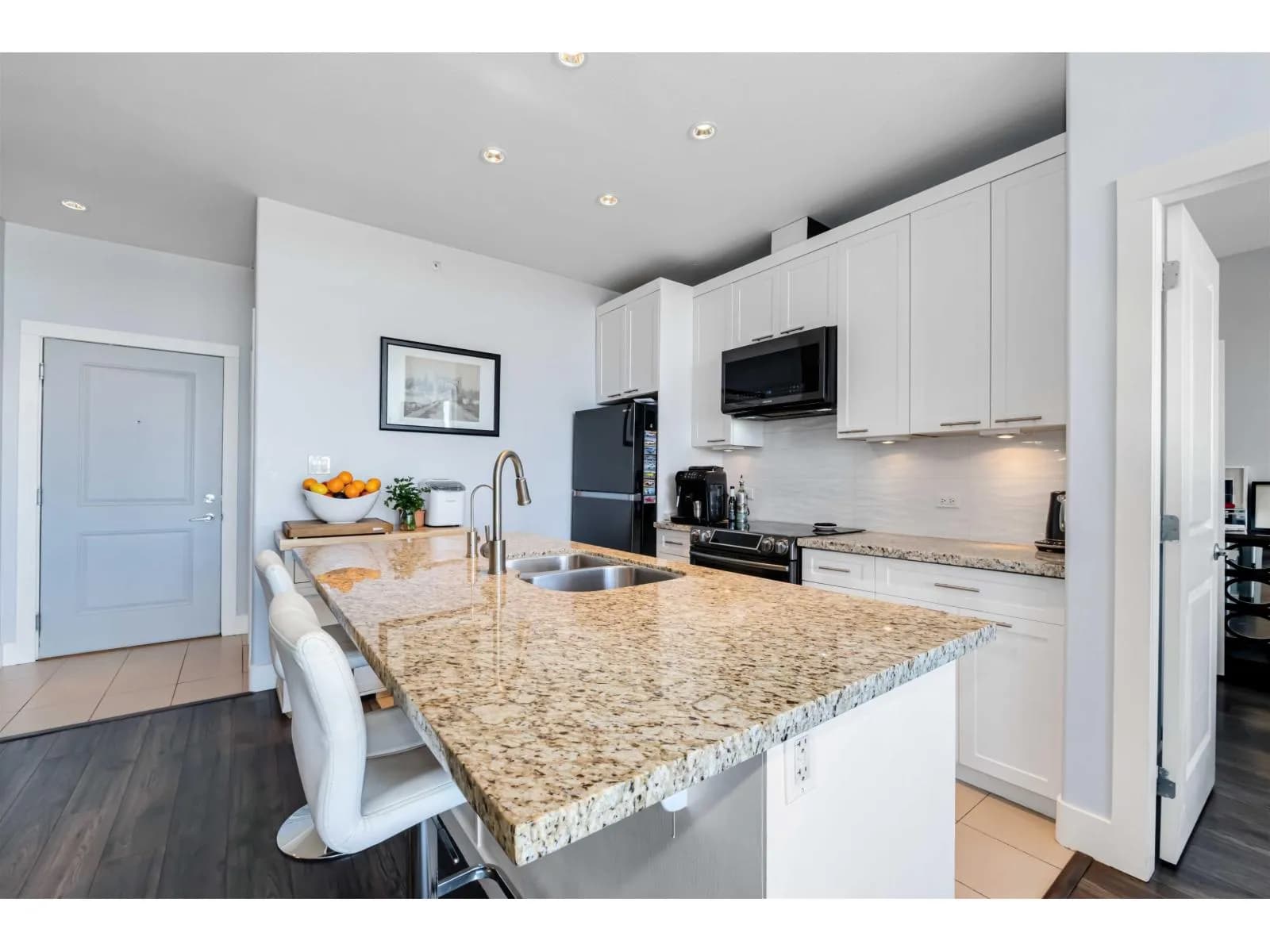 #421 2970 KING GEORGE BOULEVARD, Surrey, BC photo 5