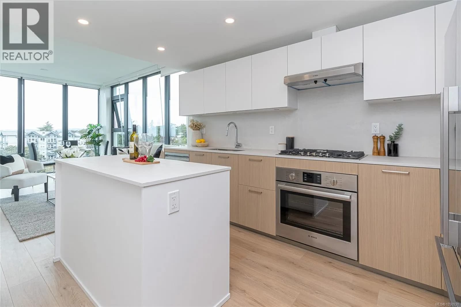 #807 899 Esquimalt Rd, Esquimalt, BC photo 4