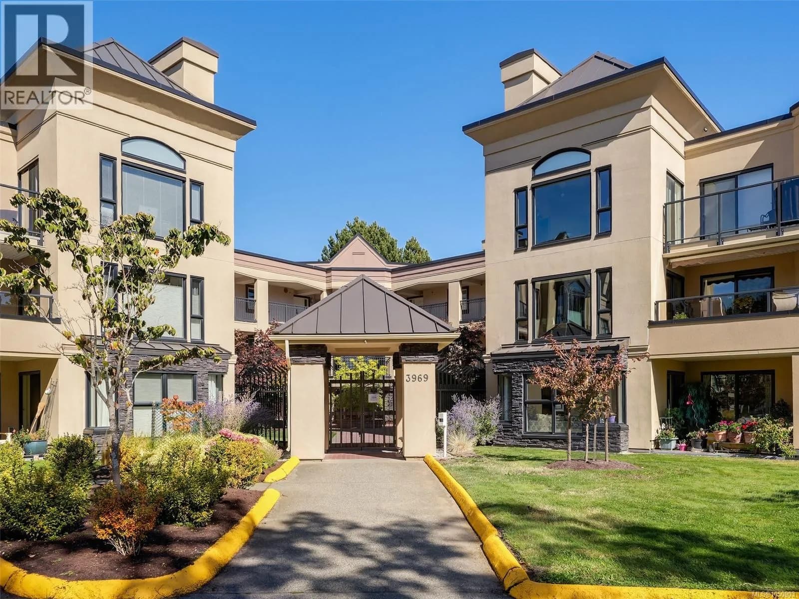 3969 Shelbourne St, Saanich