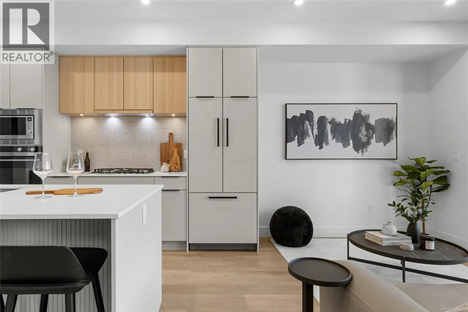 #301 2341 Bear Mountain Pkwy, Langford, BC photo 2