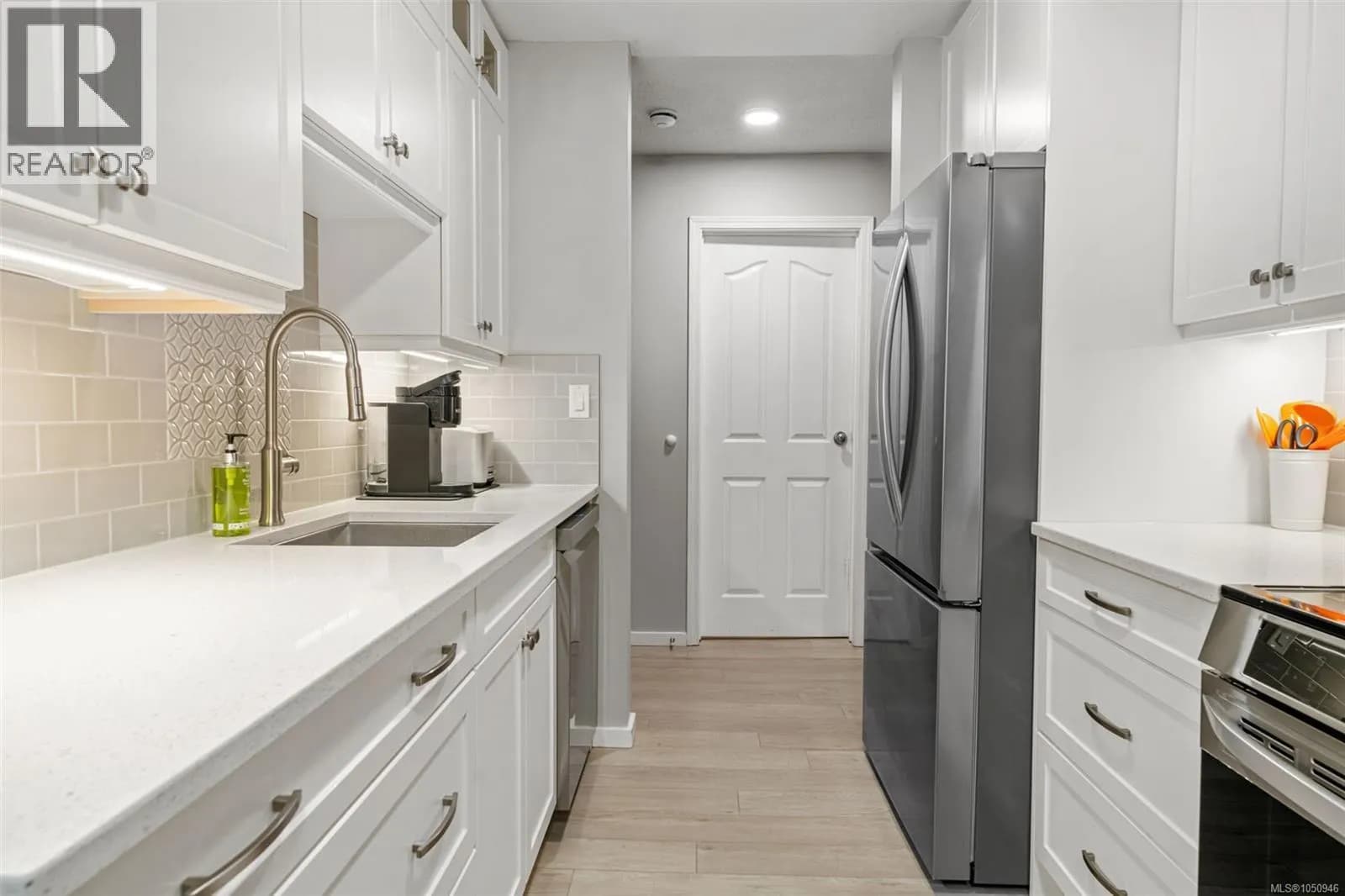 #212 2520 Wark St, Victoria, BC photo 5