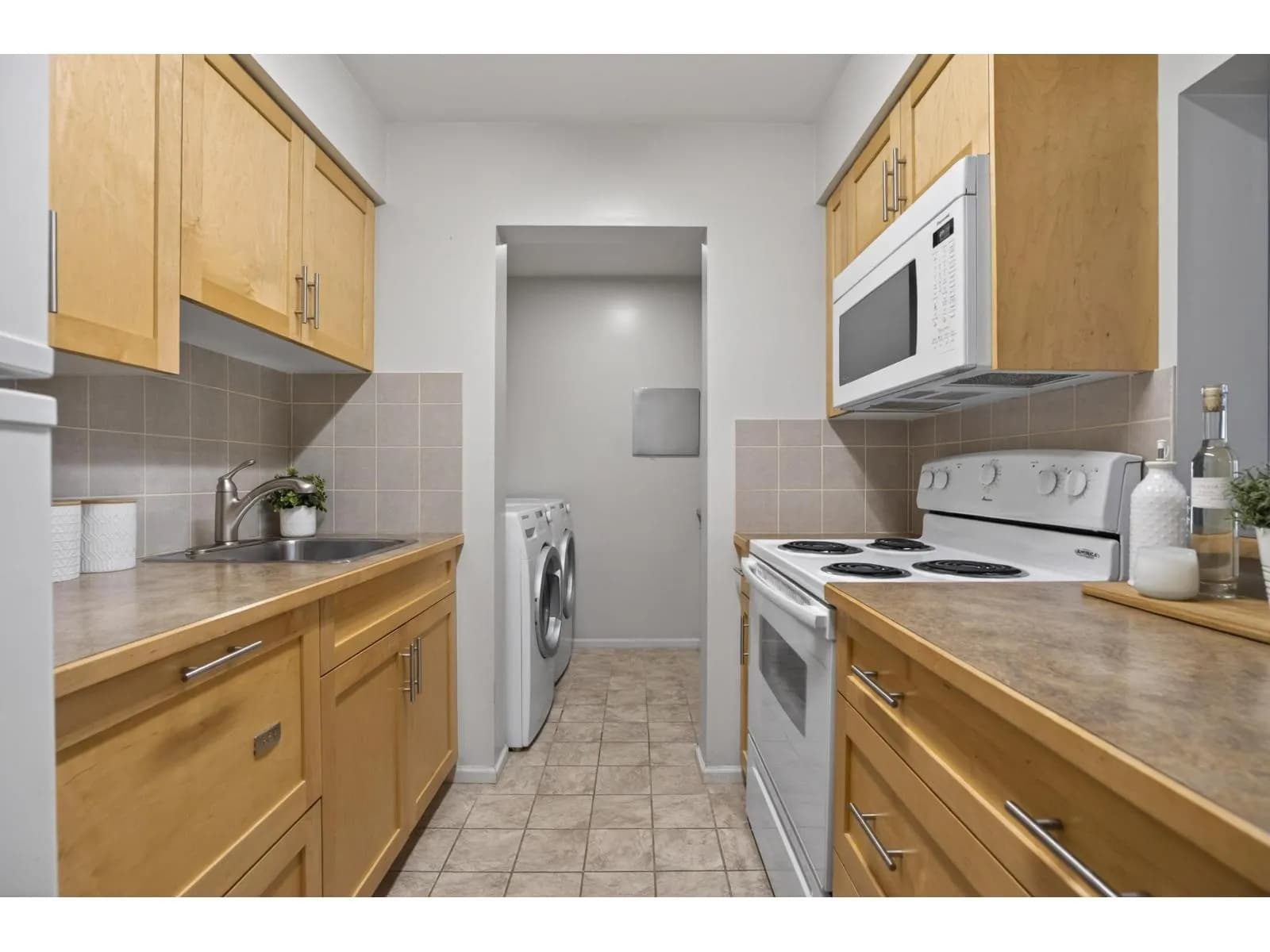 #203 1410 BLACKWOOD STREET, White Rock, BC photo 4