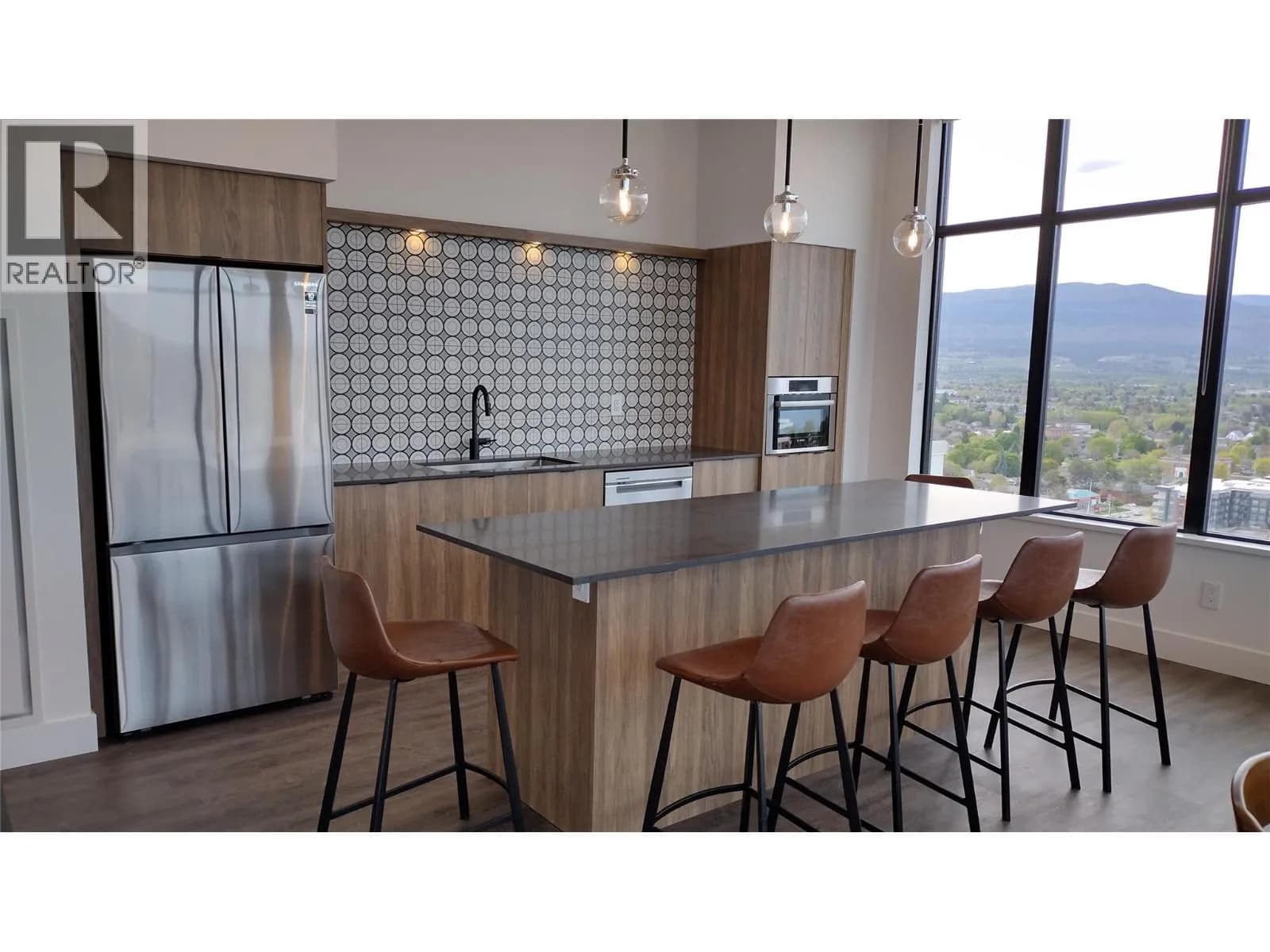 #710 1471 St. Paul Street, Kelowna, BC photo 3