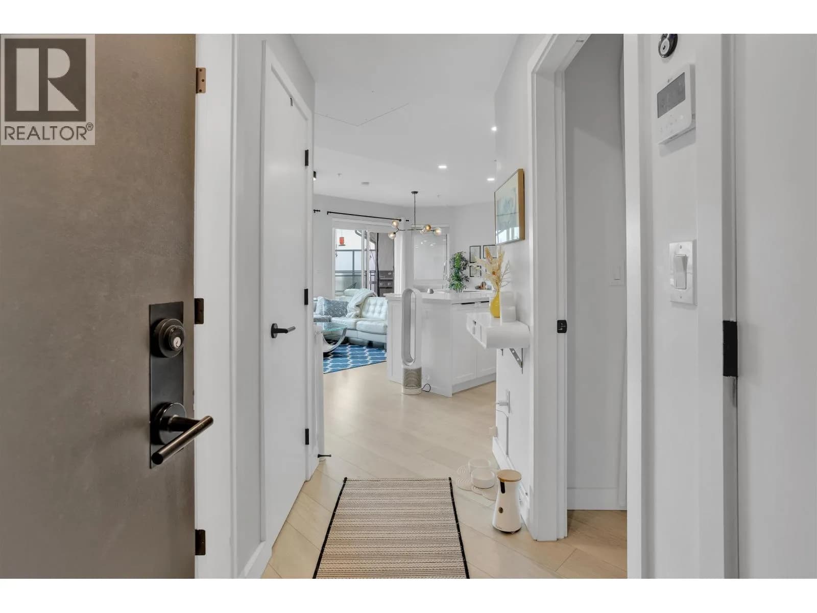 #609 3038 ST GEORGE STREET, Port Moody, BC photo 2