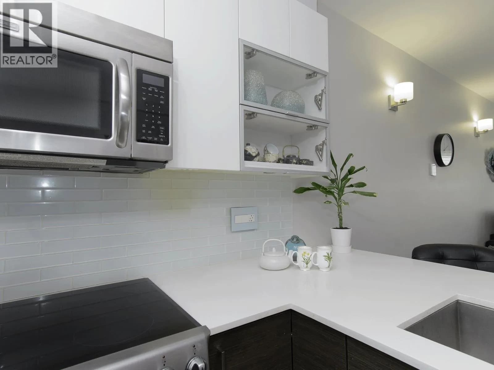 #207 2267 PITT RIVER ROAD, Port Coquitlam, BC photo 5