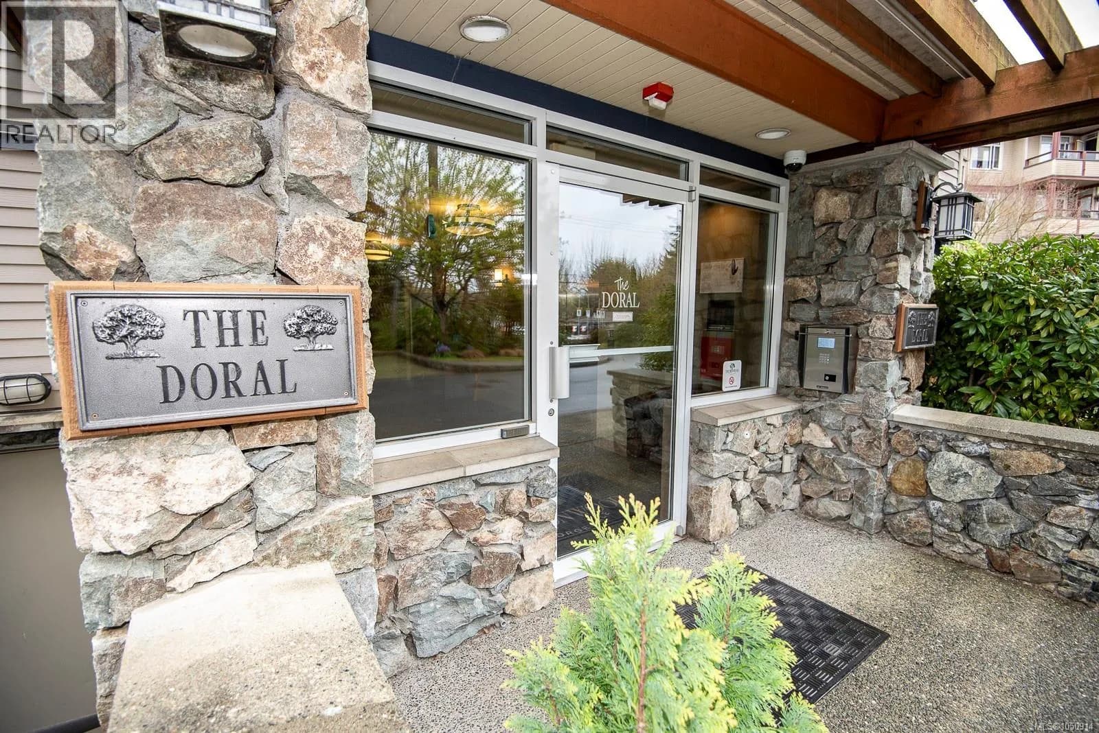 #302D 1115 Craigflower Rd, Esquimalt, BC photo 2
