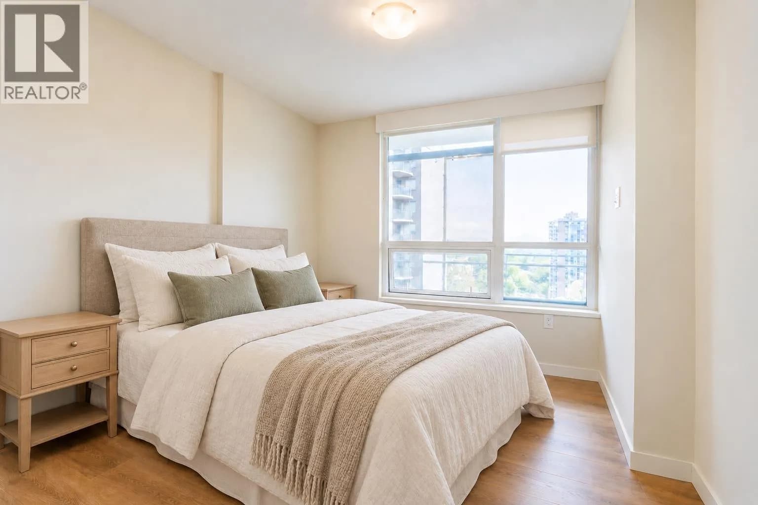 #1607 125 E 14TH STREET, North Vancouver, BC photo 4