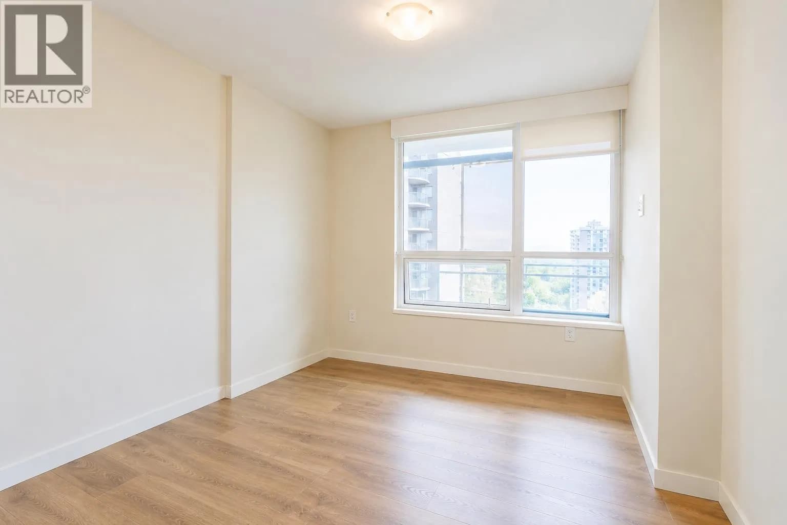 #1607 125 E 14TH STREET, North Vancouver, BC photo 5