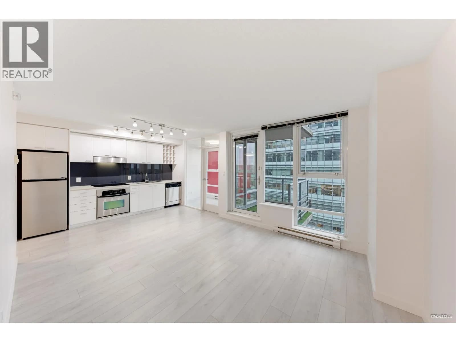 #1509 111 W GEORGIA STREET, Vancouver, BC photo 3