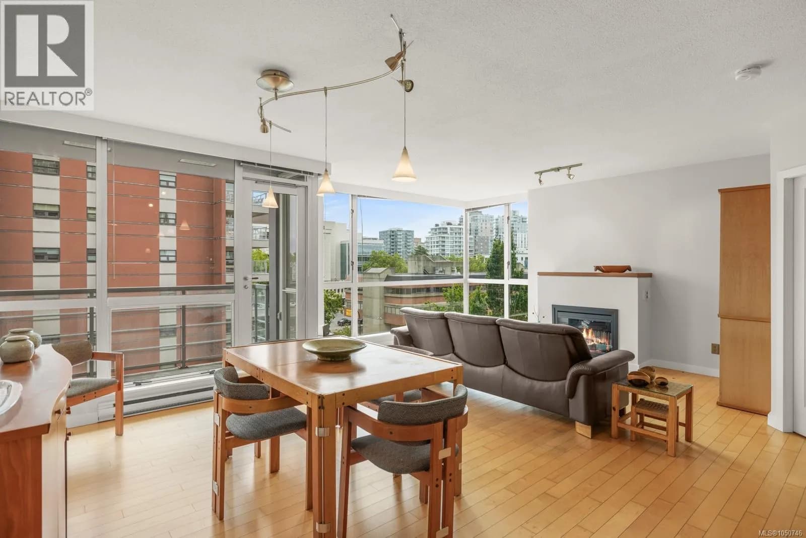 #605 732 Cormorant St, Victoria, BC photo 3
