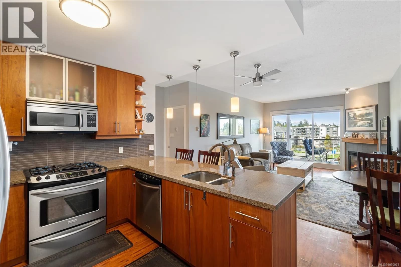 194 Beachside Dr, Parksville