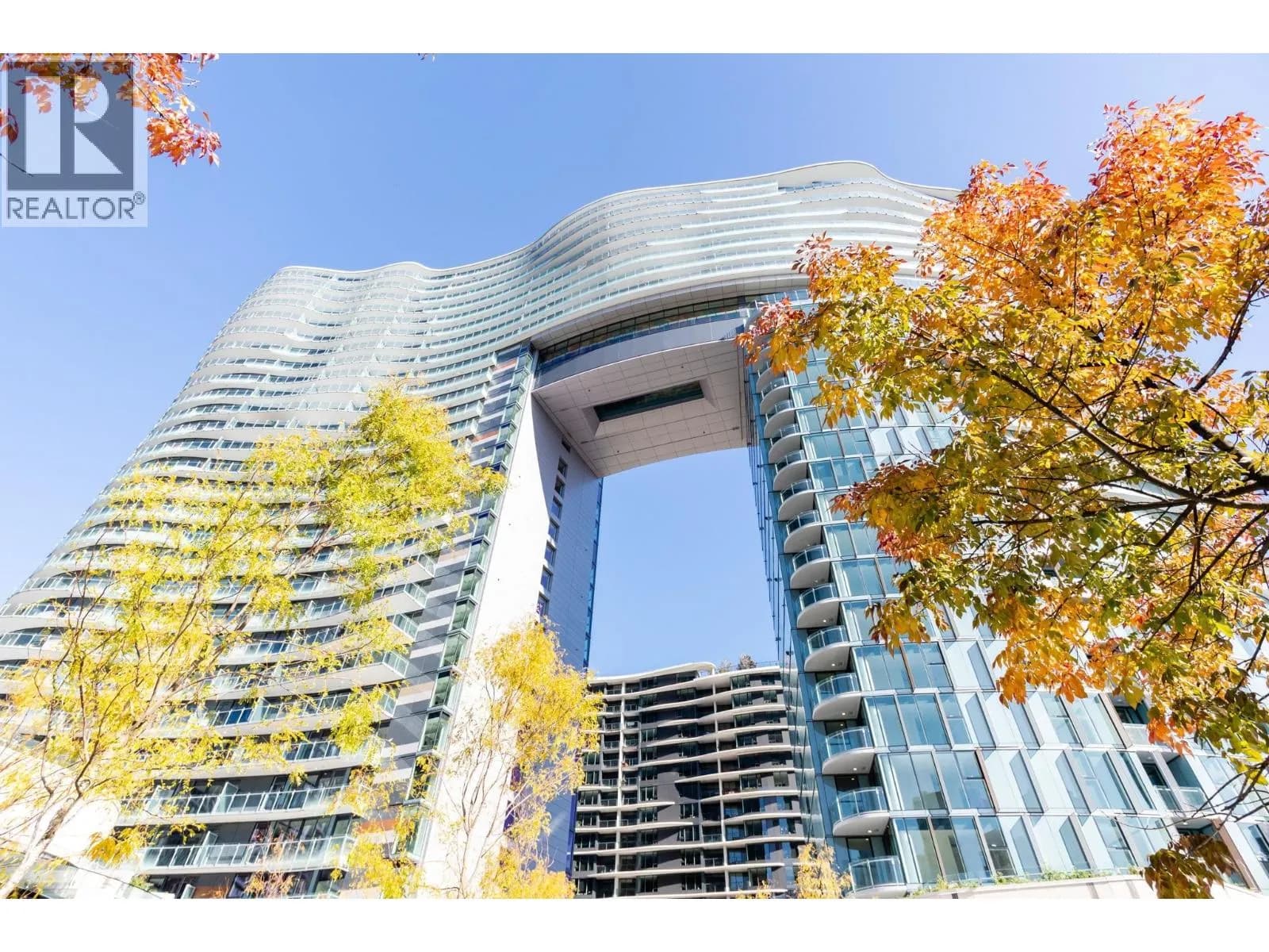 #2401 89 NELSON STREET, Vancouver, BC photo 2